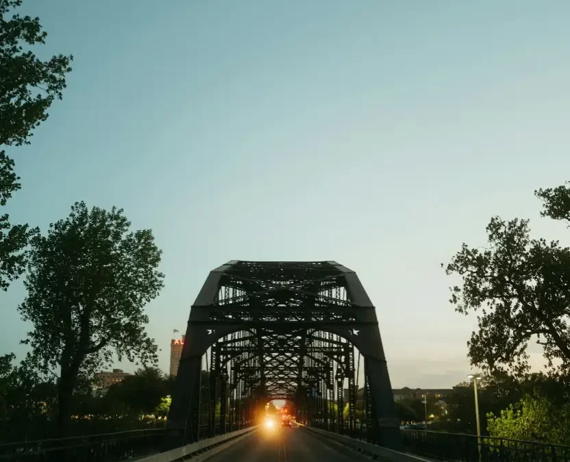 Suspension bridge in Waco, Texas during the best month to visit